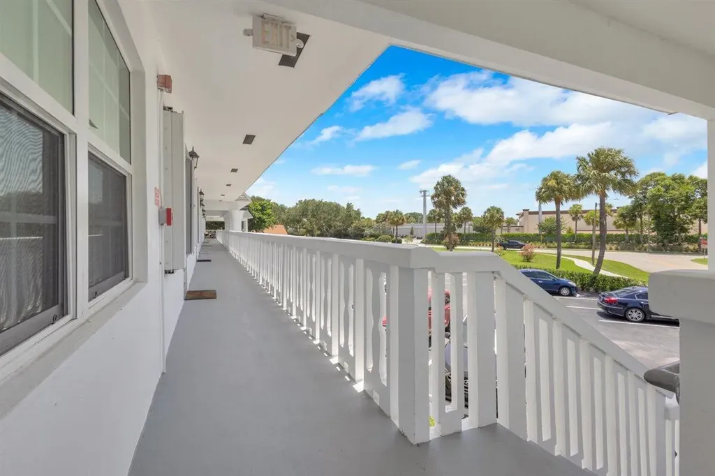 10000 Meridian Way N Palm Beach Gardens FL 33410