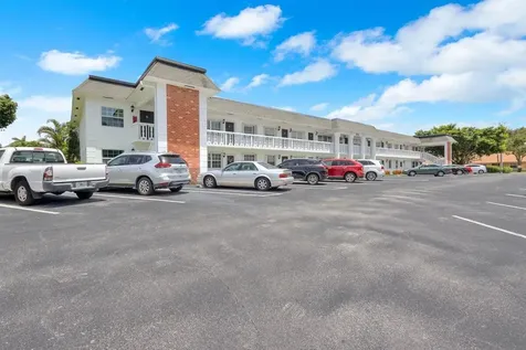 10000 Meridian Way N Palm Beach Gardens FL 33410