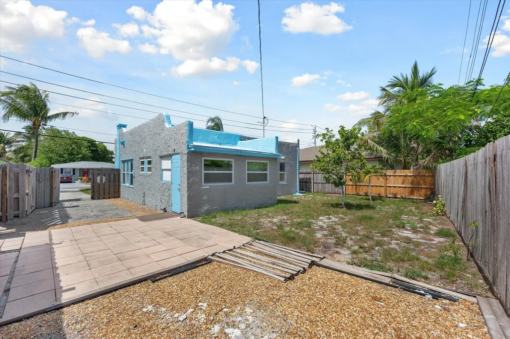 120 NW 4th Avenue Boynton Beach FL 33435