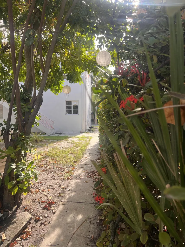 113 N Lakeside Drive Lake Worth Beach FL 33460