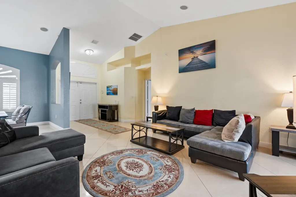 286 NW Bayshore Boulevard Port St Lucie FL 34983