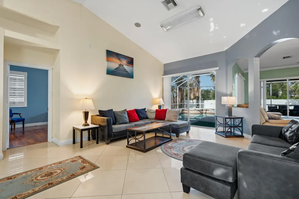 286 NW Bayshore Boulevard Port St Lucie FL 34983