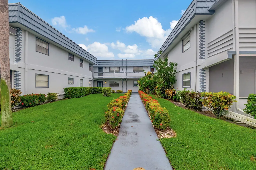 288 Tuscany Lane E Delray Beach FL 33446