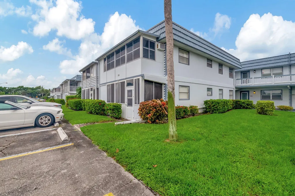 288 Tuscany Lane E Delray Beach FL 33446