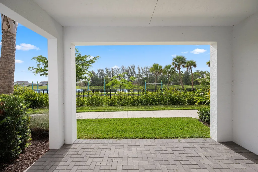 4574 Longwood Lake Square The Acreage FL 33470