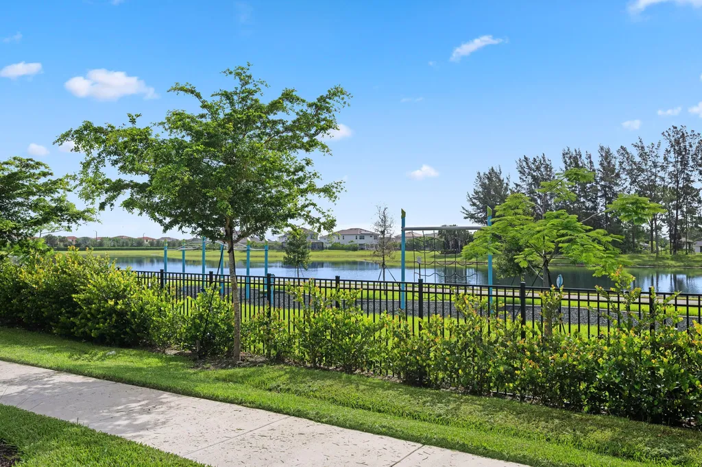 4574 Longwood Lake Square The Acreage FL 33470