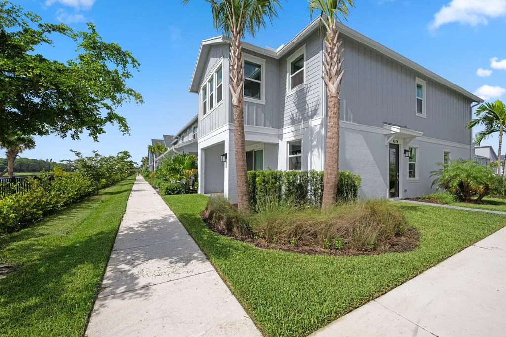 4574 Longwood Lake Square The Acreage FL 33470