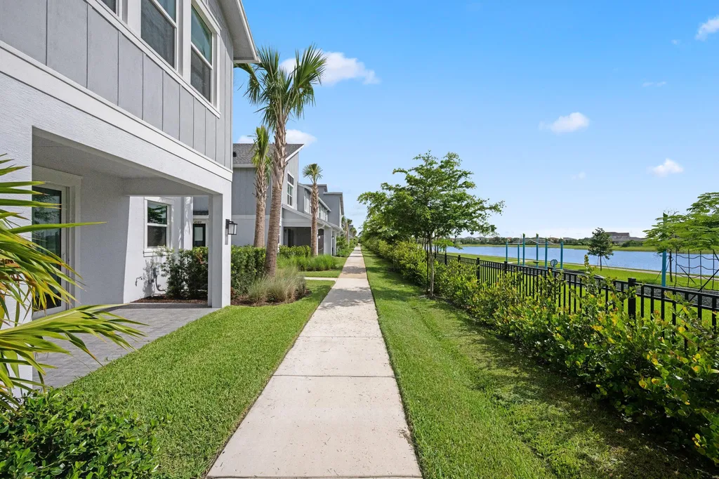 4574 Longwood Lake Square The Acreage FL 33470