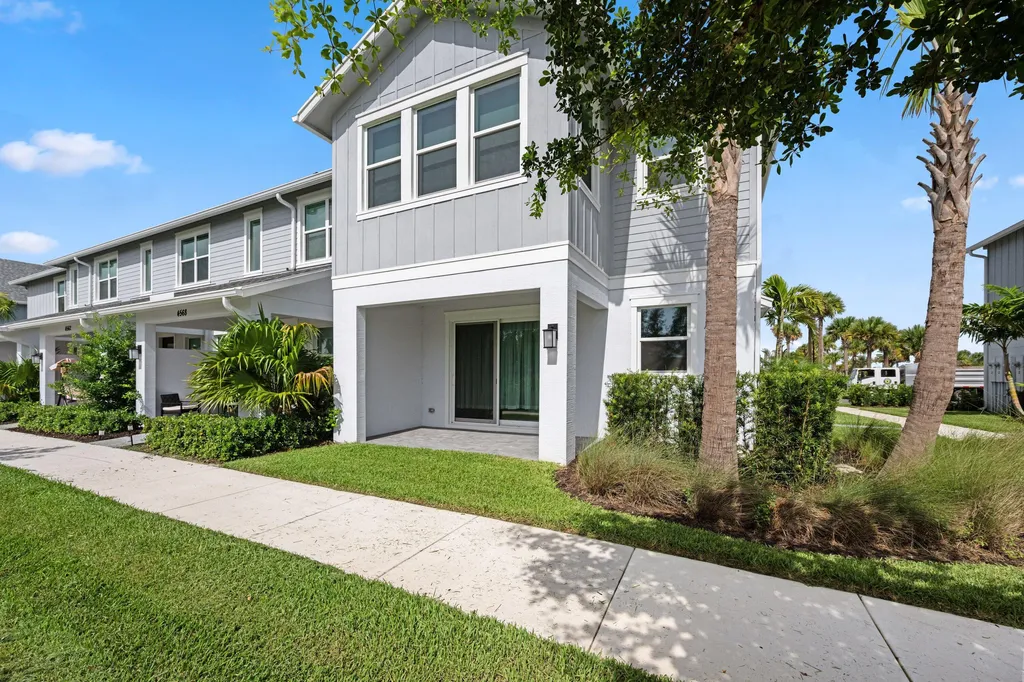 4574 Longwood Lake Square The Acreage FL 33470