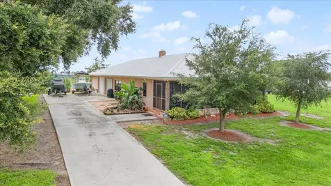 1121 River Road Moore Haven FL 33471