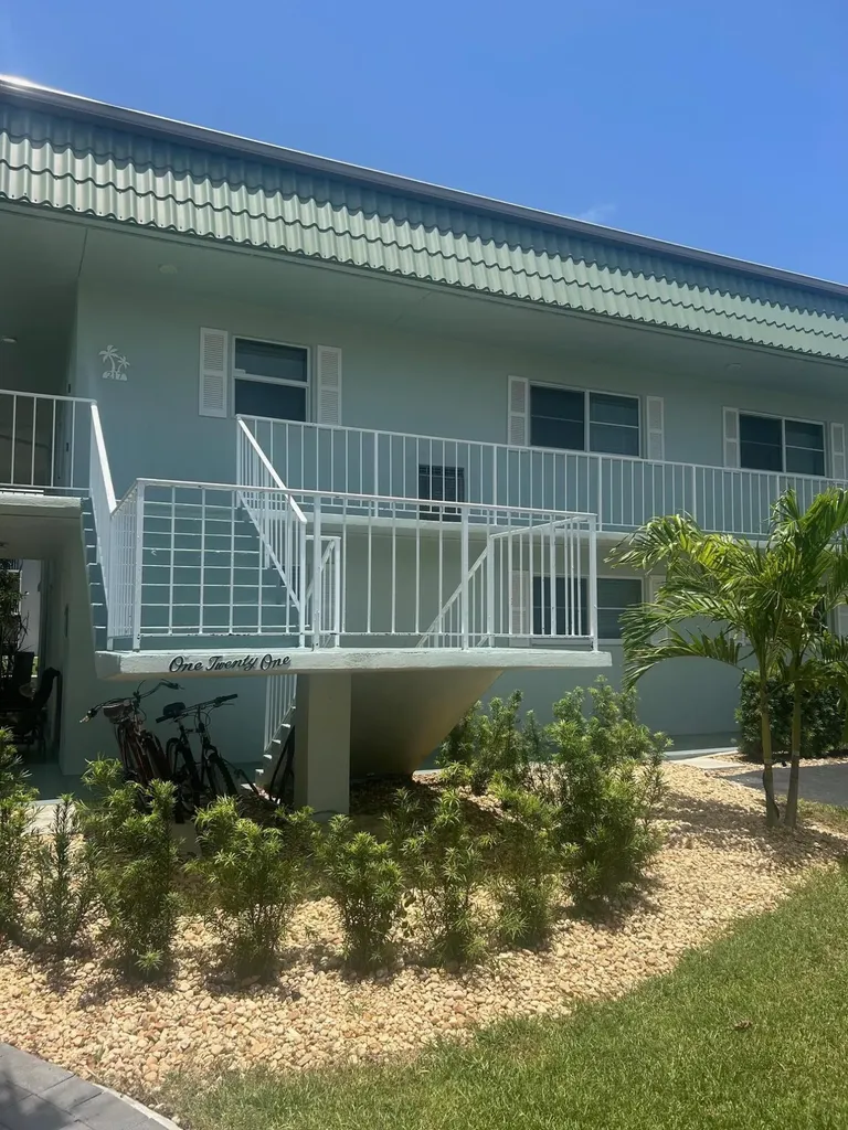121 Wettaw Lane North Palm Beach FL 33408