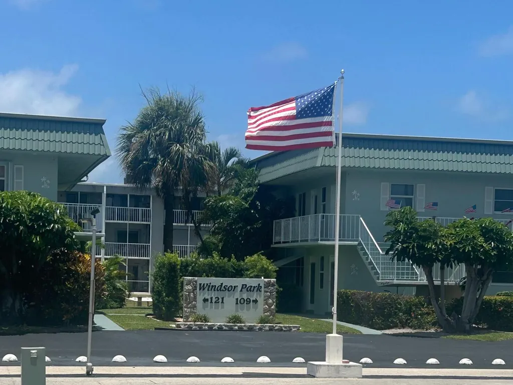 121 Wettaw Lane North Palm Beach FL 33408