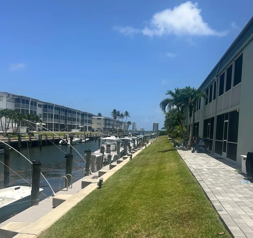 121 Wettaw Lane North Palm Beach FL 33408