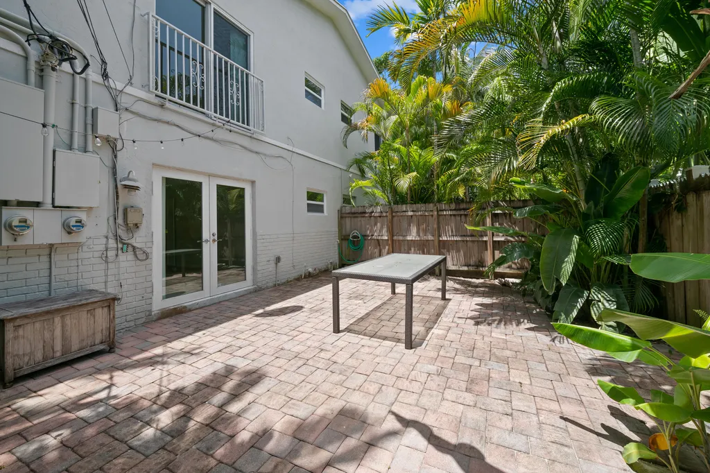 1627 NE 7th Street Fort Lauderdale FL 33304