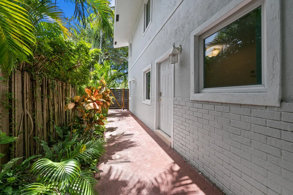 1627 NE 7th Street Fort Lauderdale FL 33304