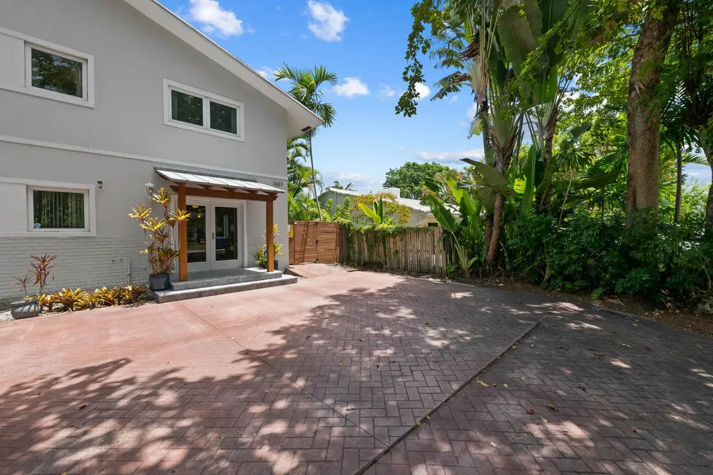 1627 NE 7th Street Fort Lauderdale FL 33304