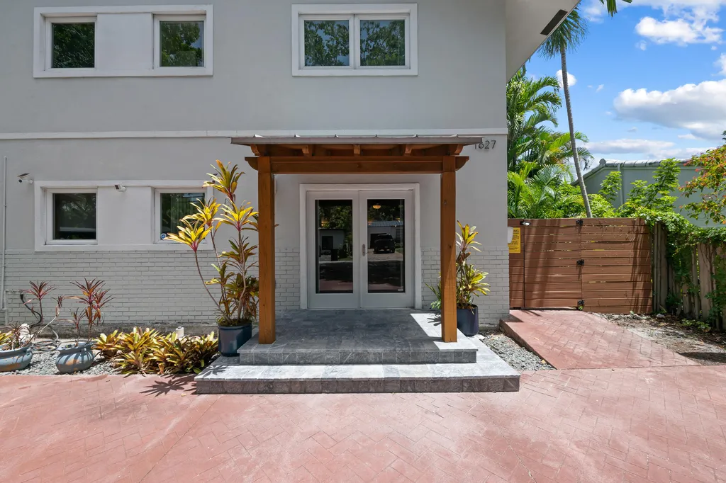 1627 NE 7th Street Fort Lauderdale FL 33304