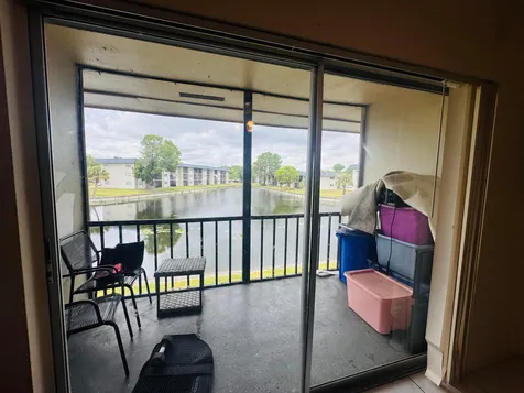 8025 S Colony Circle Tamarac FL 33321
