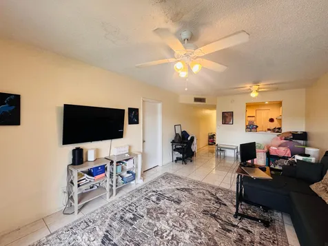 8025 S Colony Circle Tamarac FL 33321