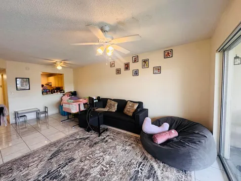 8025 S Colony Circle Tamarac FL 33321