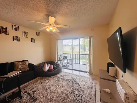 8025 S Colony Circle Tamarac FL 33321