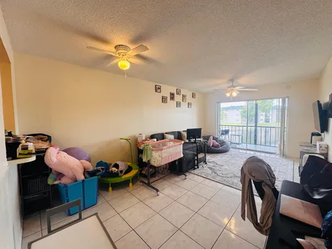 8025 S Colony Circle Tamarac FL 33321