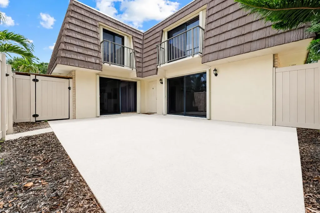 7424 74th Way West Palm Beach FL 33407