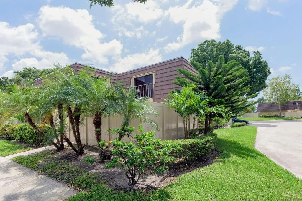 7424 74th Way West Palm Beach FL 33407
