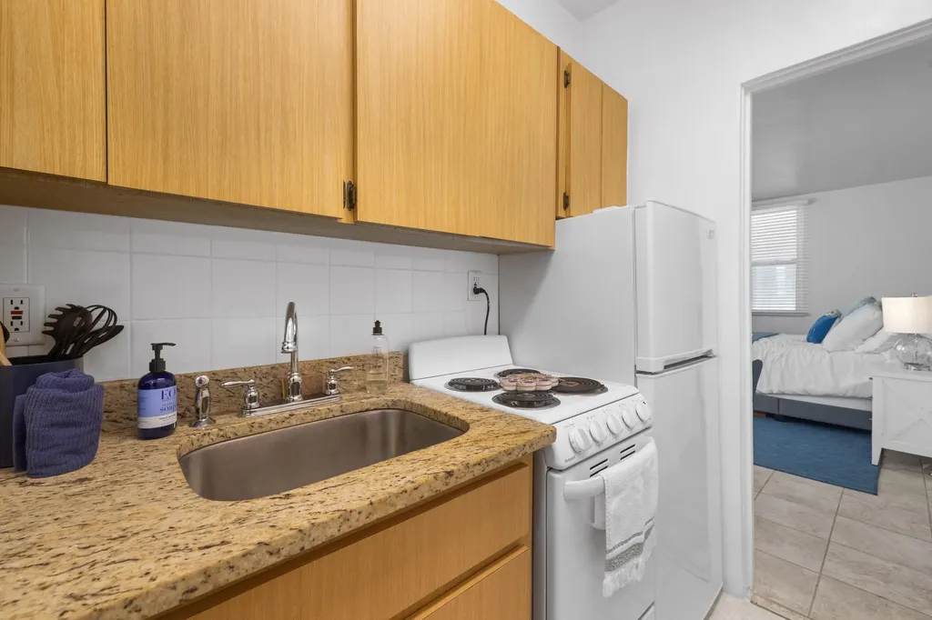 172 N County Road Palm Beach FL 33480