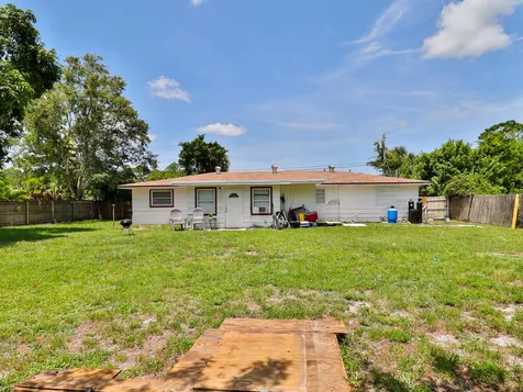 3024 W Dixie Boulevard Fort Pierce FL 34946