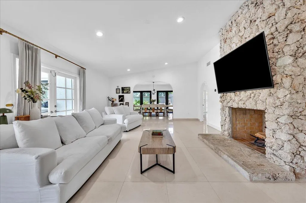 5901 SW 136th Street Pinecrest FL 33156