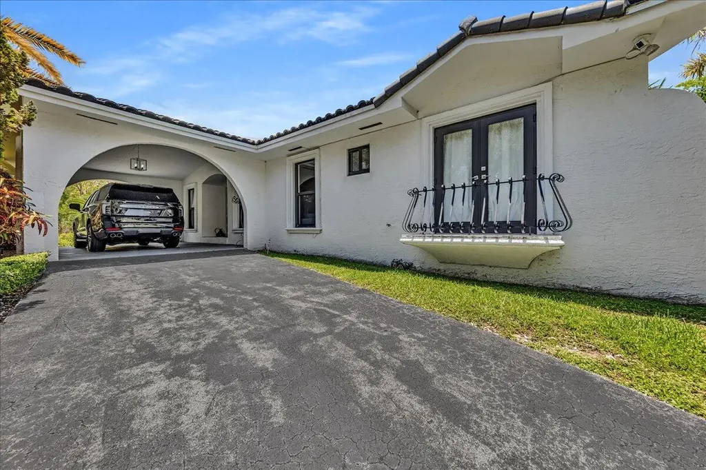 5901 SW 136th Street Pinecrest FL 33156