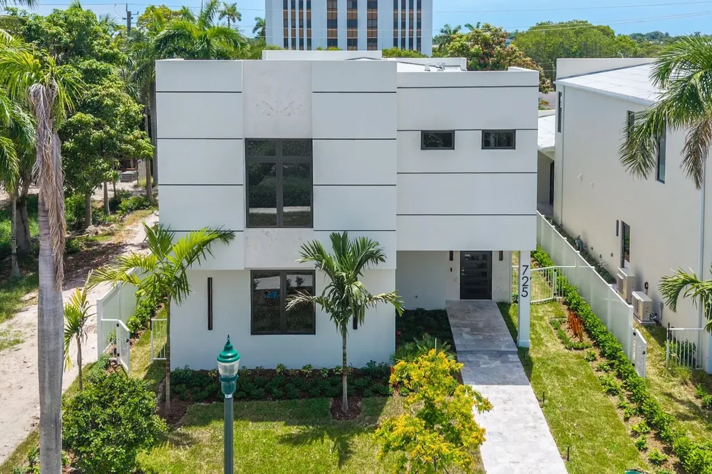 731 SE 4th Avenue Delray Beach FL 33483