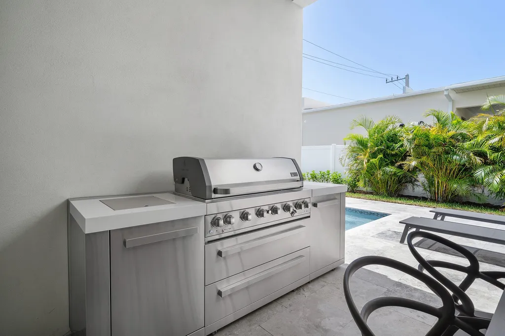 731 SE 4th Avenue Delray Beach FL 33483