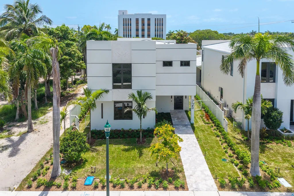 731 SE 4th Avenue Delray Beach FL 33483