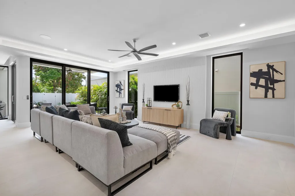731 SE 4th Avenue Delray Beach FL 33483