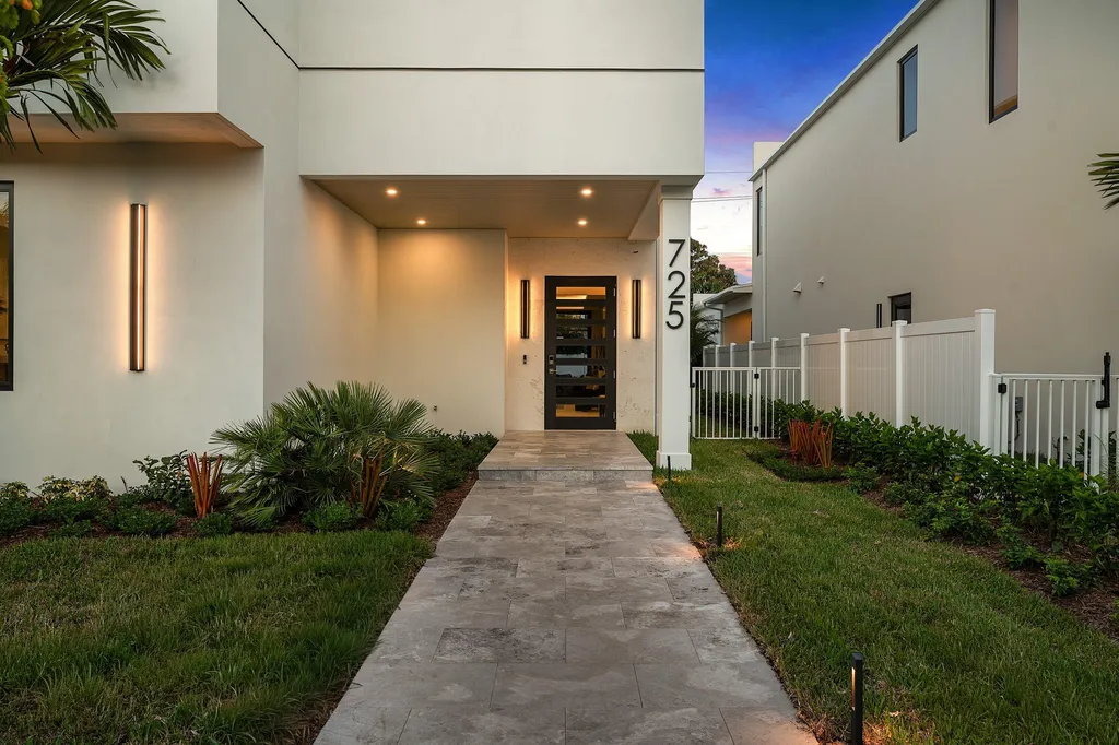 731 SE 4th Avenue Delray Beach FL 33483