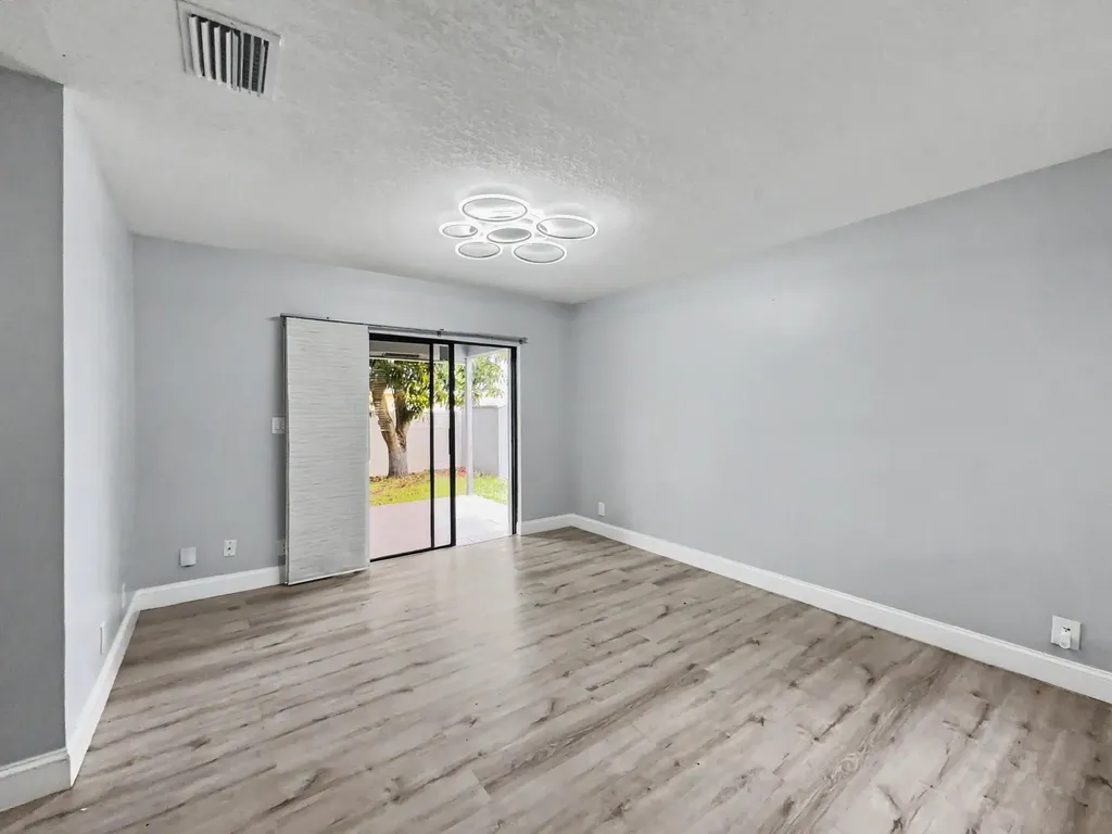 378 NW 2nd Way Deerfield Beach FL 33441