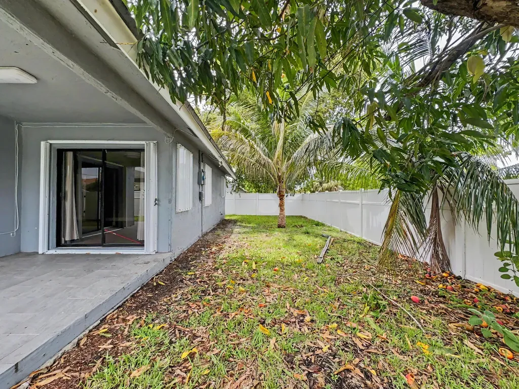 378 NW 2nd Way Deerfield Beach FL 33441