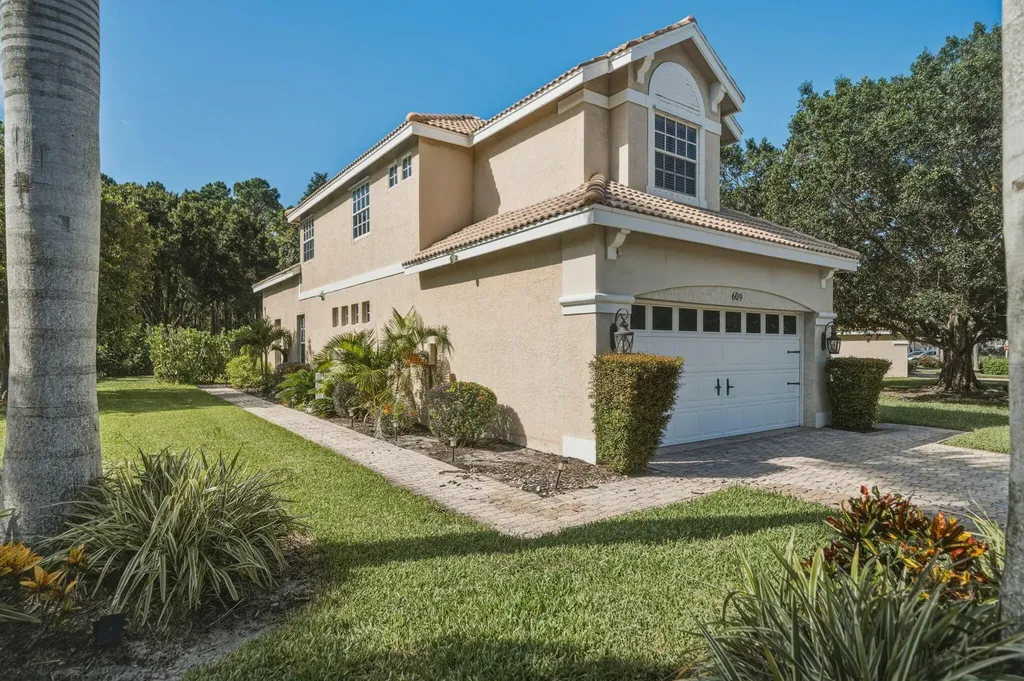 609 SW Saint Thomas Cove Port St Lucie FL 34986