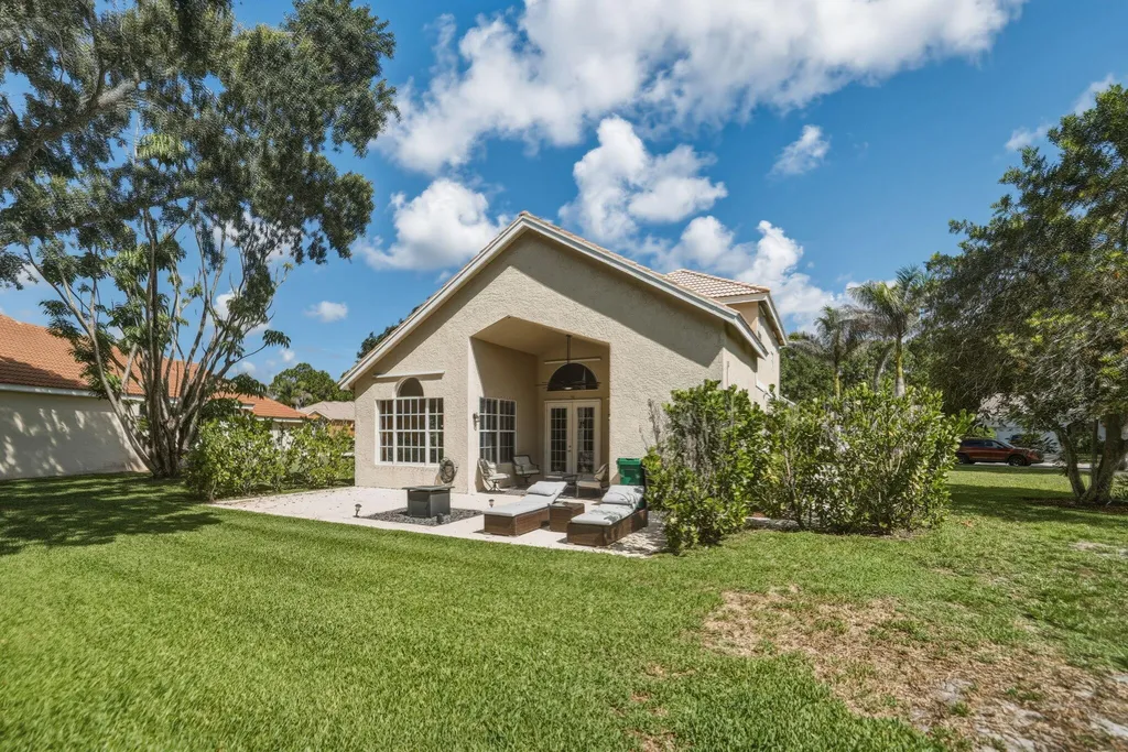 609 SW Saint Thomas Cove Port St Lucie FL 34986