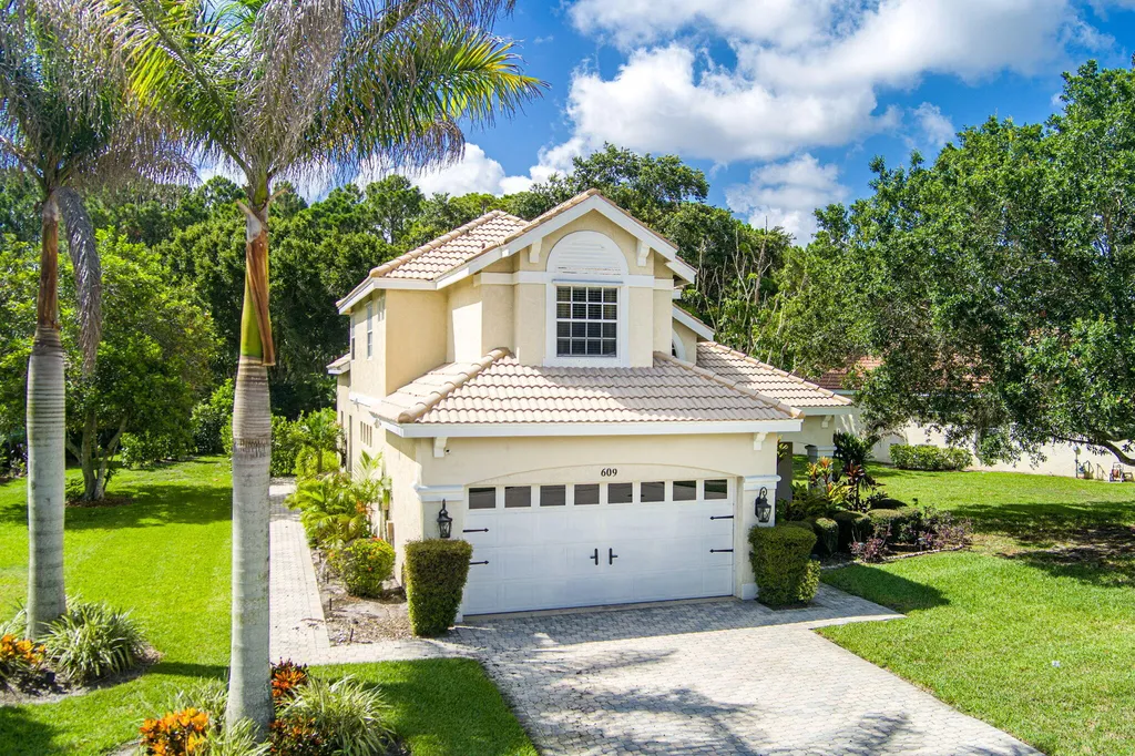 609 SW Saint Thomas Cove Port St Lucie FL 34986