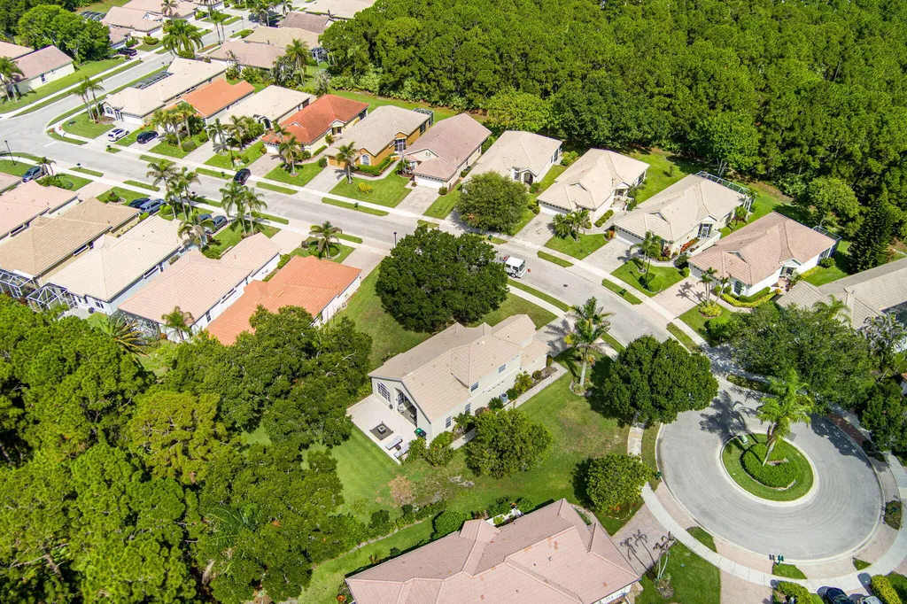 609 SW Saint Thomas Cove Port St Lucie FL 34986