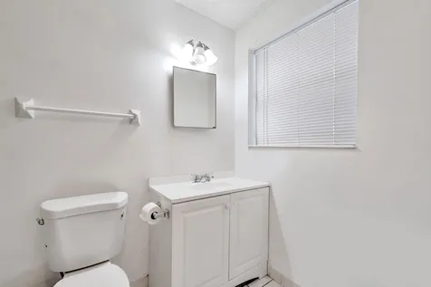 850 E Commercial Boulevard Oakland Park FL 33334