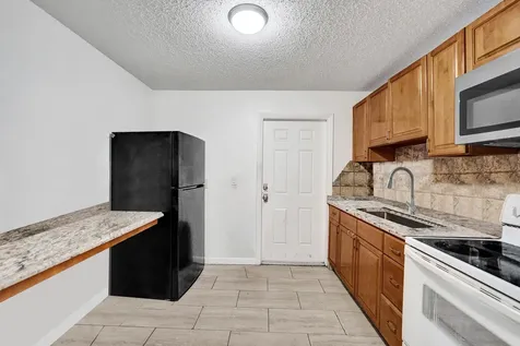 850 E Commercial Boulevard Oakland Park FL 33334
