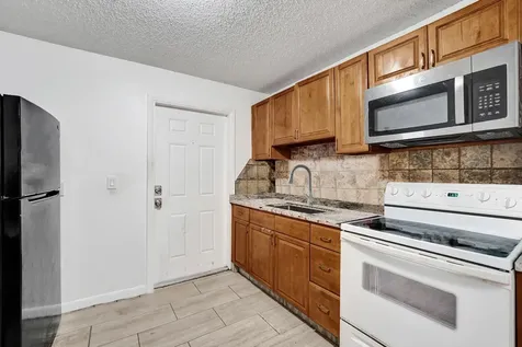 850 E Commercial Boulevard Oakland Park FL 33334