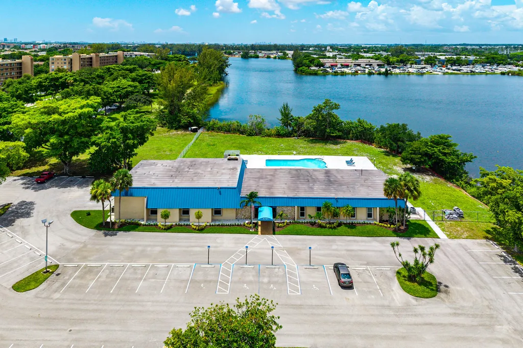 4901 NW 18th Avenue Deerfield Beach FL 33064