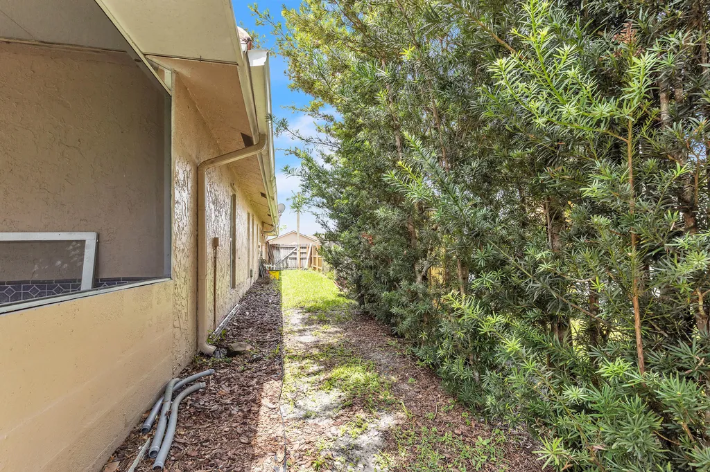21452 Woodchuck Lane Boca Raton FL 33428