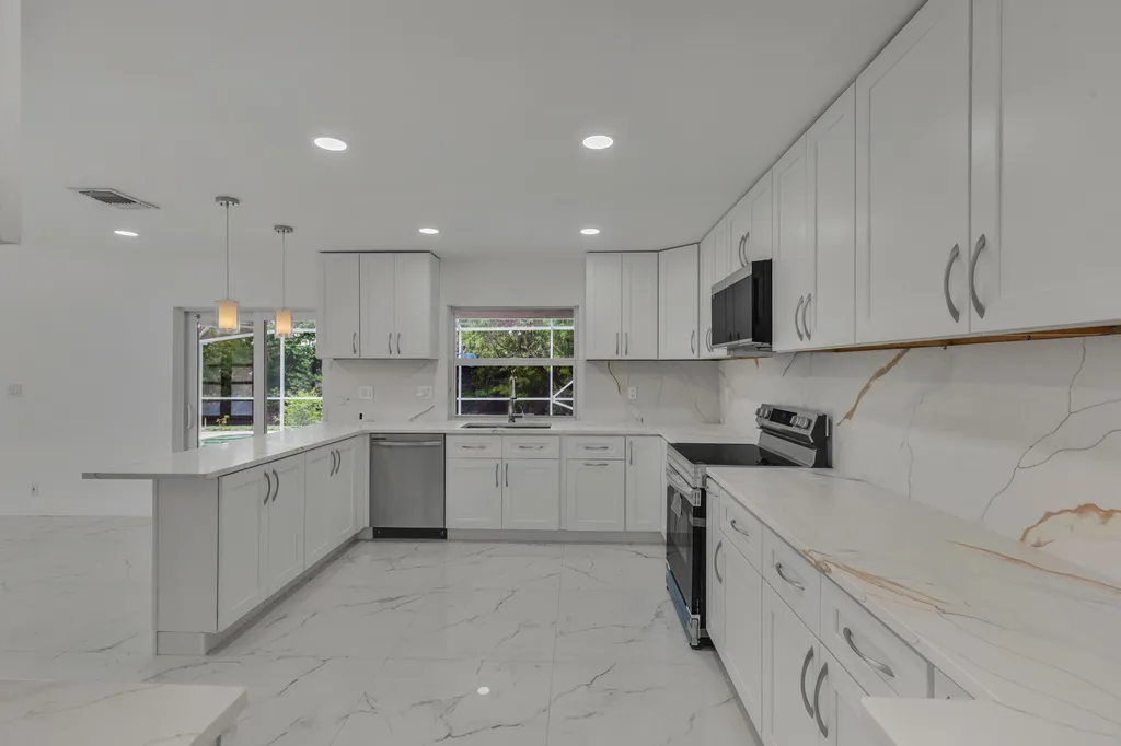 21452 Woodchuck Lane Boca Raton FL 33428