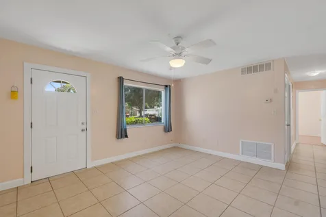 6195 7th Street Vero Beach FL 32968